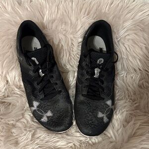 Under Armour Women's Black and White Athletic Cleats